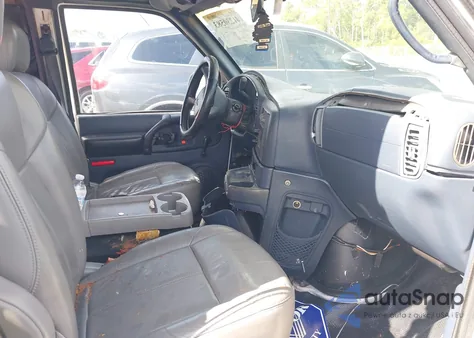 1999 Chevrolet Astro z USA, uszkodzony, nr VIN 1GCDM19W0XB104103